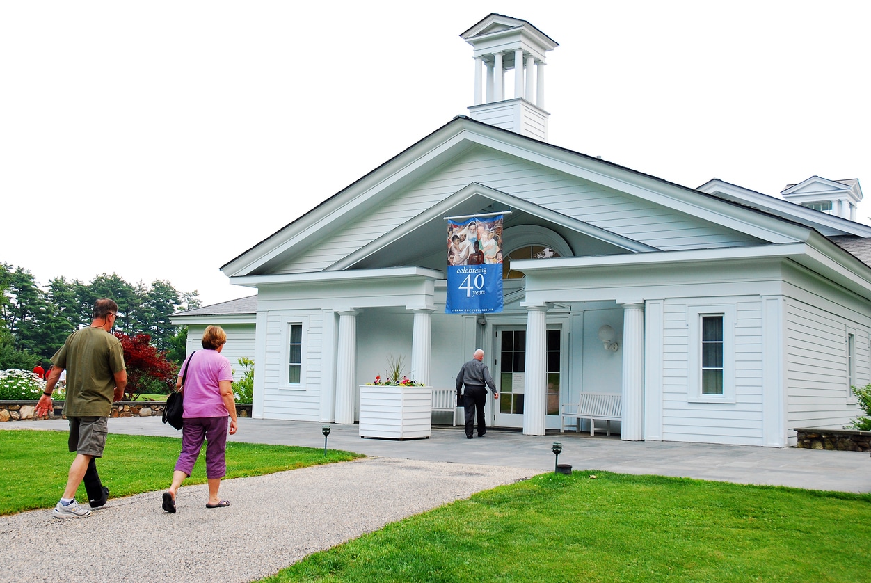 Stockbridge, MA, USA July 15, 2009 People make their way to the entrance of the Norman Rockwell Museum in Stockbridge, Massachusetts